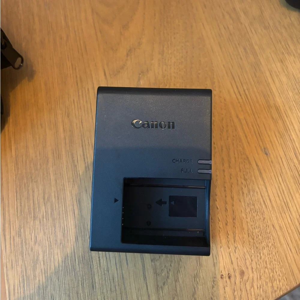 Canon EOS R100 camera - Picture 7 of 7